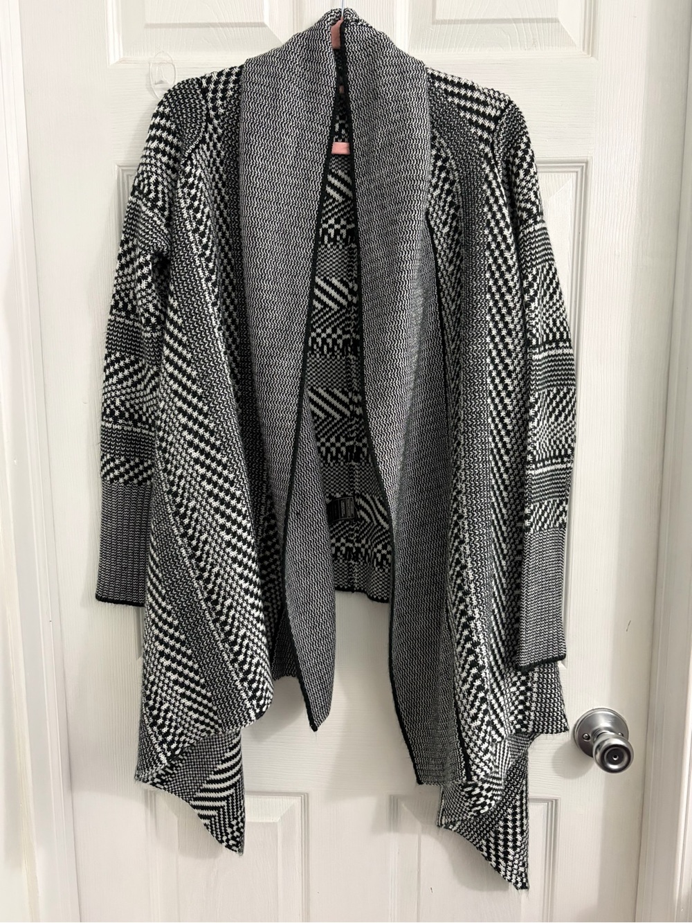 Three-Pieces Women’s Patterned Cardigans. Size small. - Picture 9 of 12